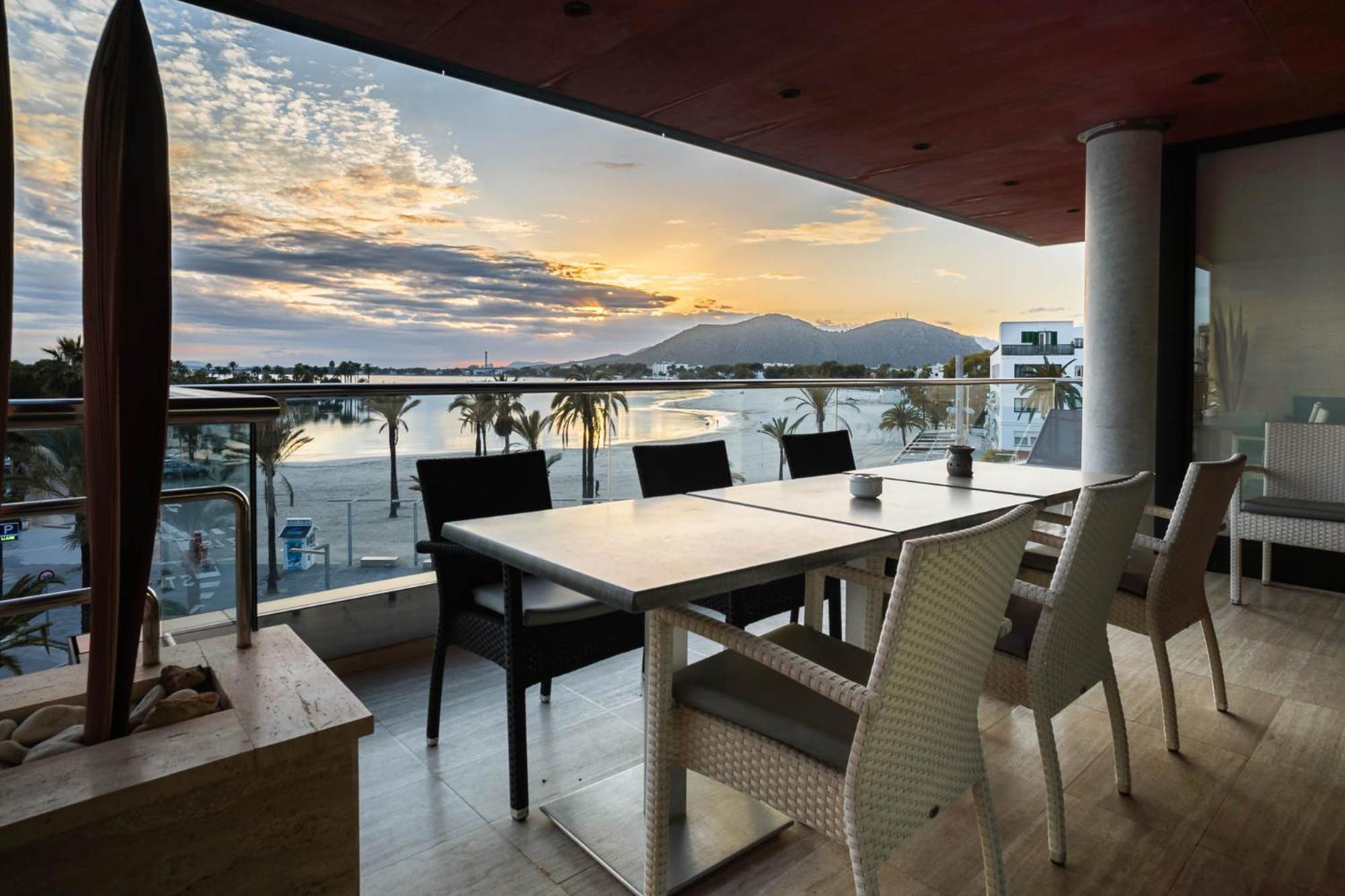 Luxury Sea View Apartment In Puerto De Alcudia Luaran gambar